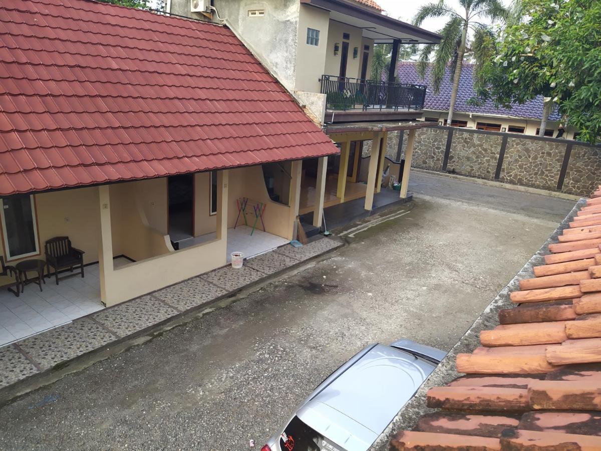Hotel Putra Sindang Asih Batukaras Bagian luar foto