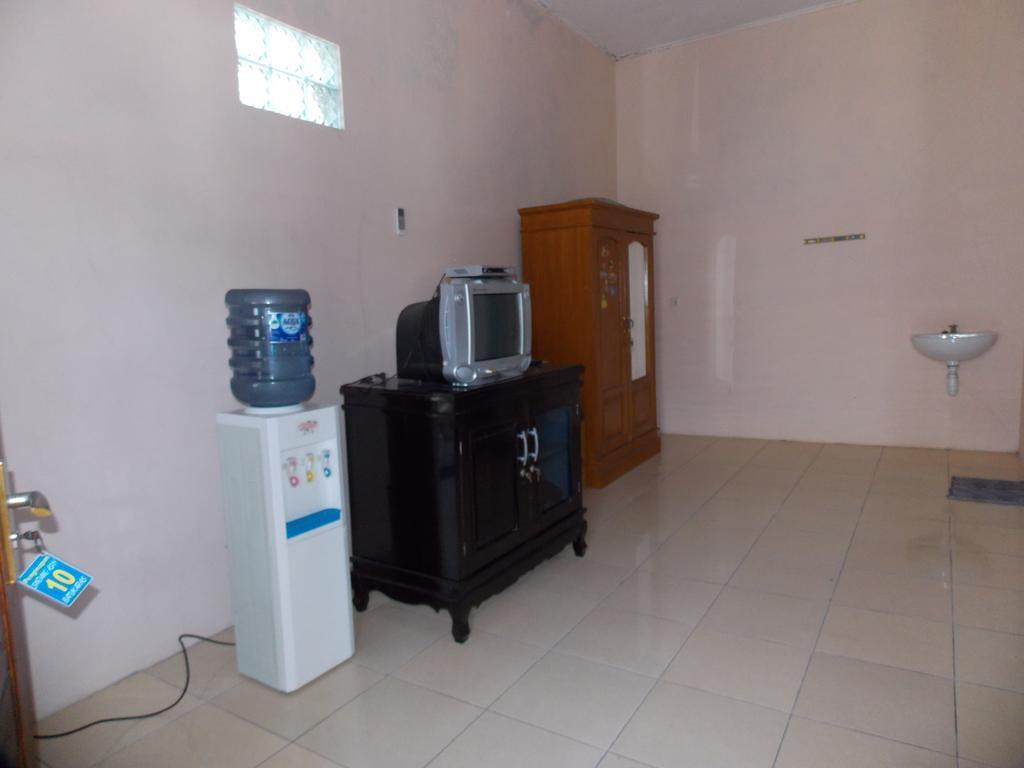 Hotel Putra Sindang Asih Batukaras Ruang foto