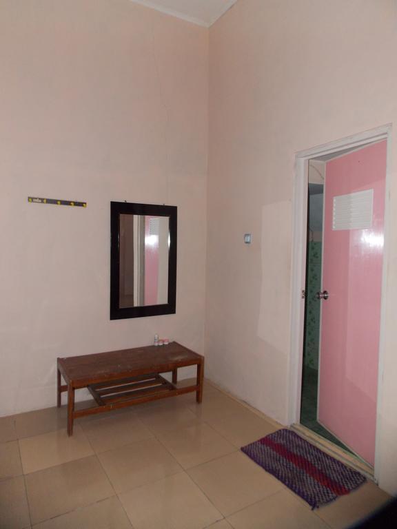 Hotel Putra Sindang Asih Batukaras Ruang foto