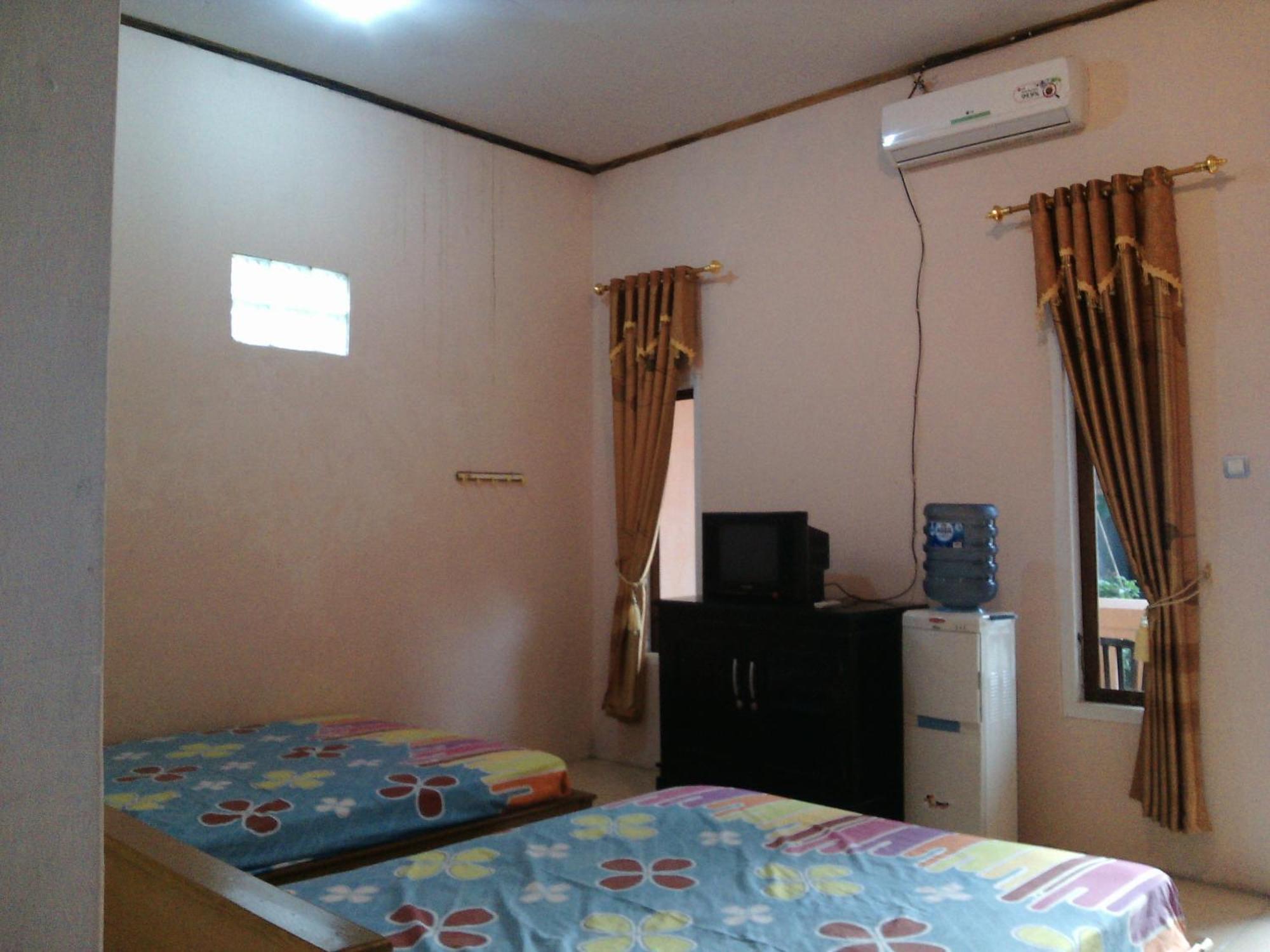 Hotel Putra Sindang Asih Batukaras Bagian luar foto