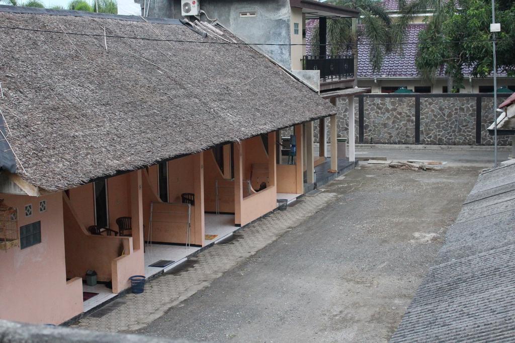 Hotel Putra Sindang Asih Batukaras Bagian luar foto