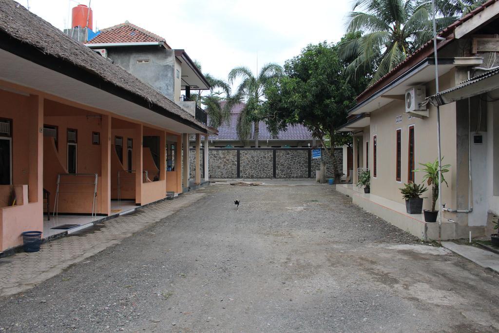 Hotel Putra Sindang Asih Batukaras Bagian luar foto