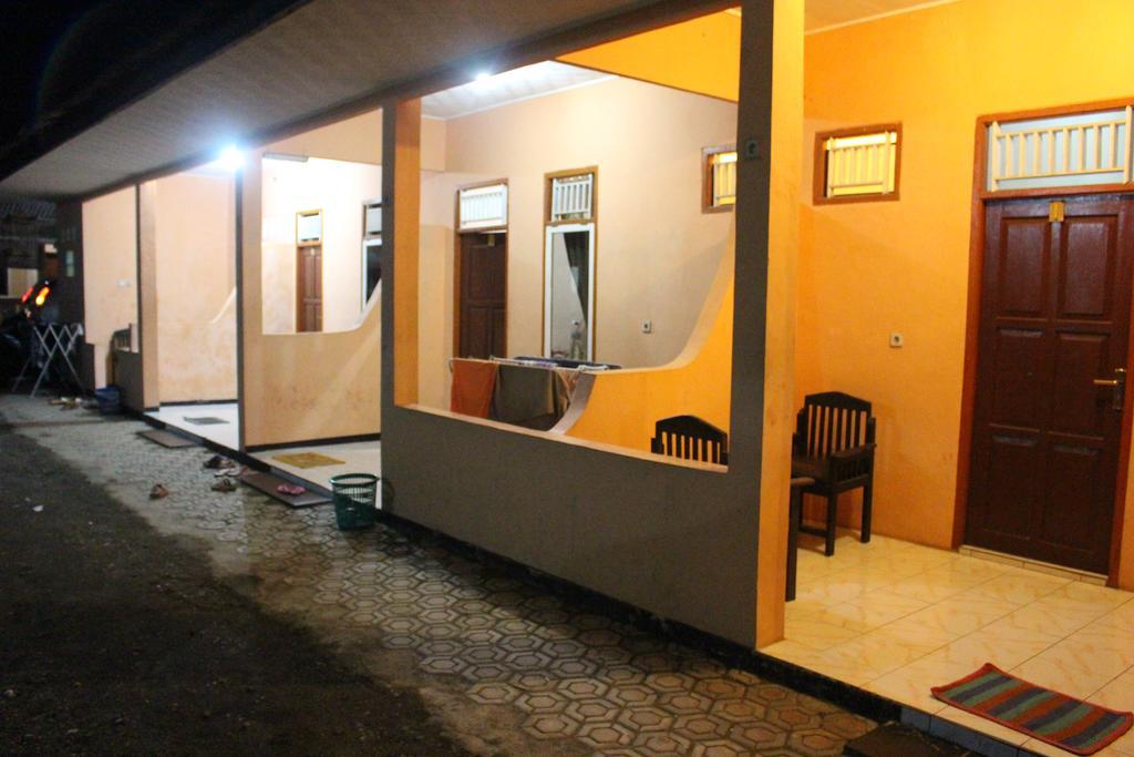 Hotel Putra Sindang Asih Batukaras Bagian luar foto
