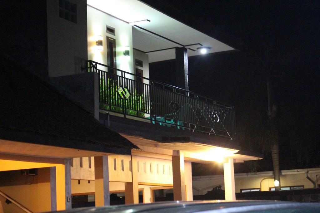 Hotel Putra Sindang Asih Batukaras Bagian luar foto