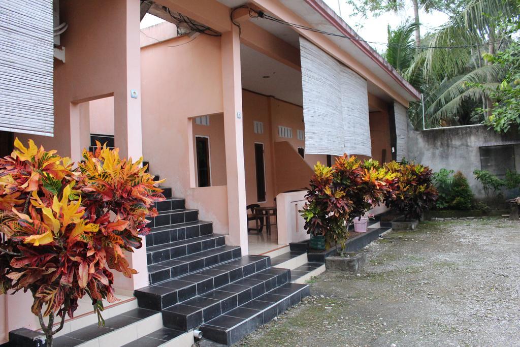 Hotel Putra Sindang Asih Batukaras Bagian luar foto
