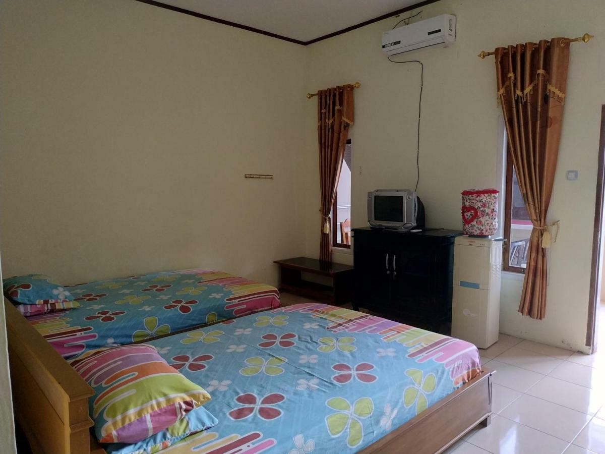 Hotel Putra Sindang Asih Batukaras Bagian luar foto